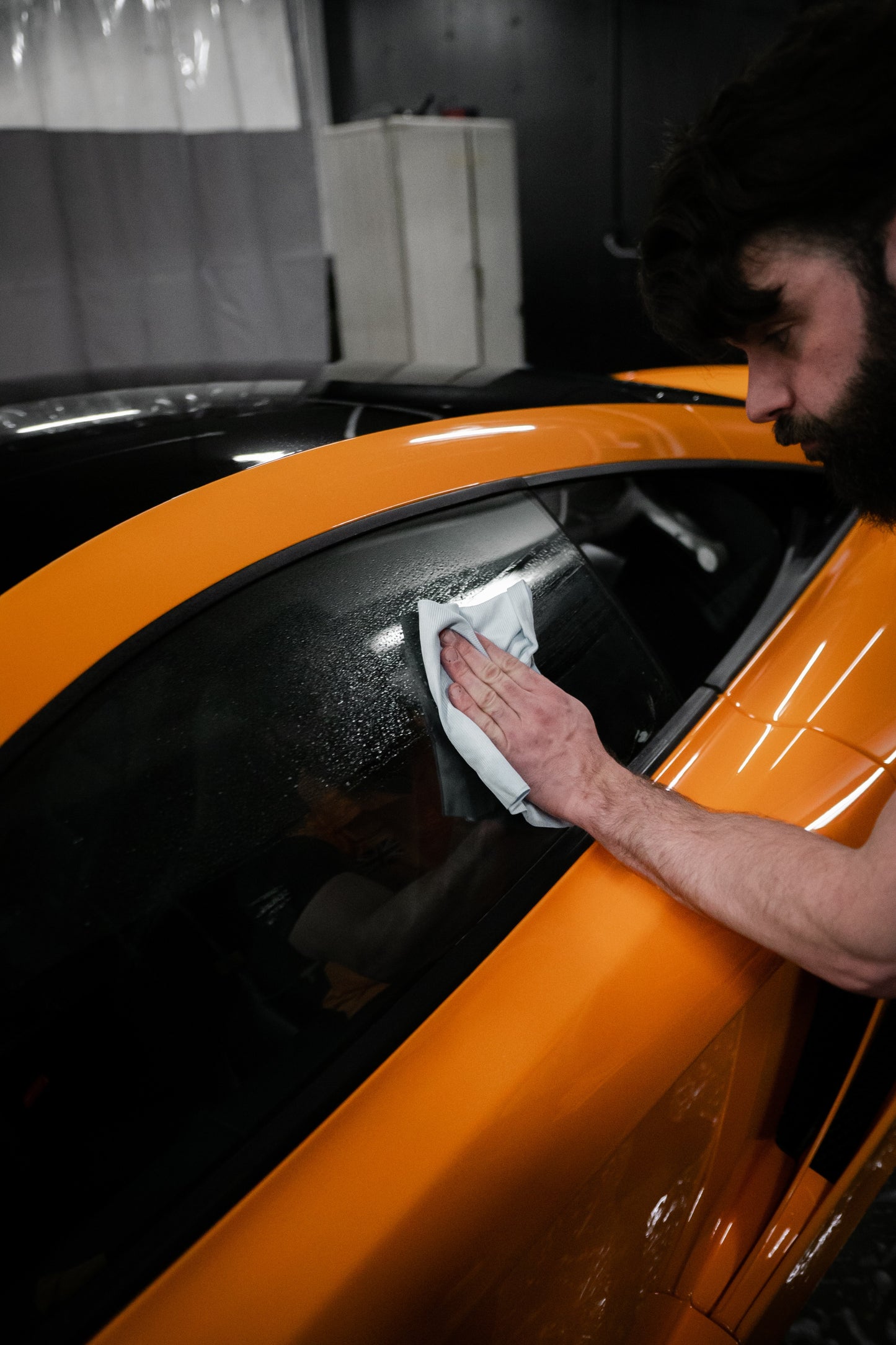 McLaren Official Car Care Glass Cleaner 04